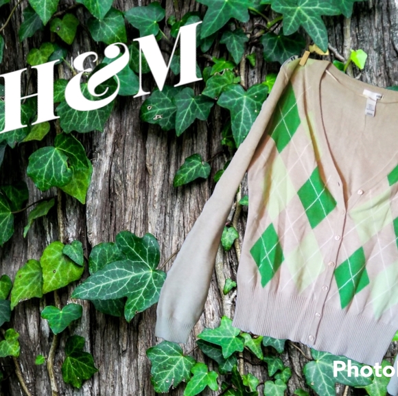 H&M sweater - Picture 2 of 11